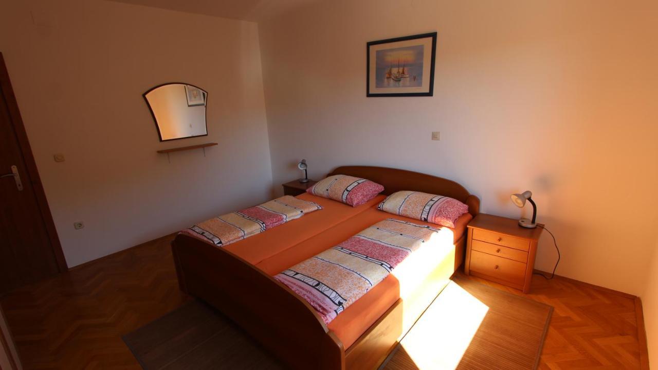 Apartmani Totic Малинска Экстерьер фото