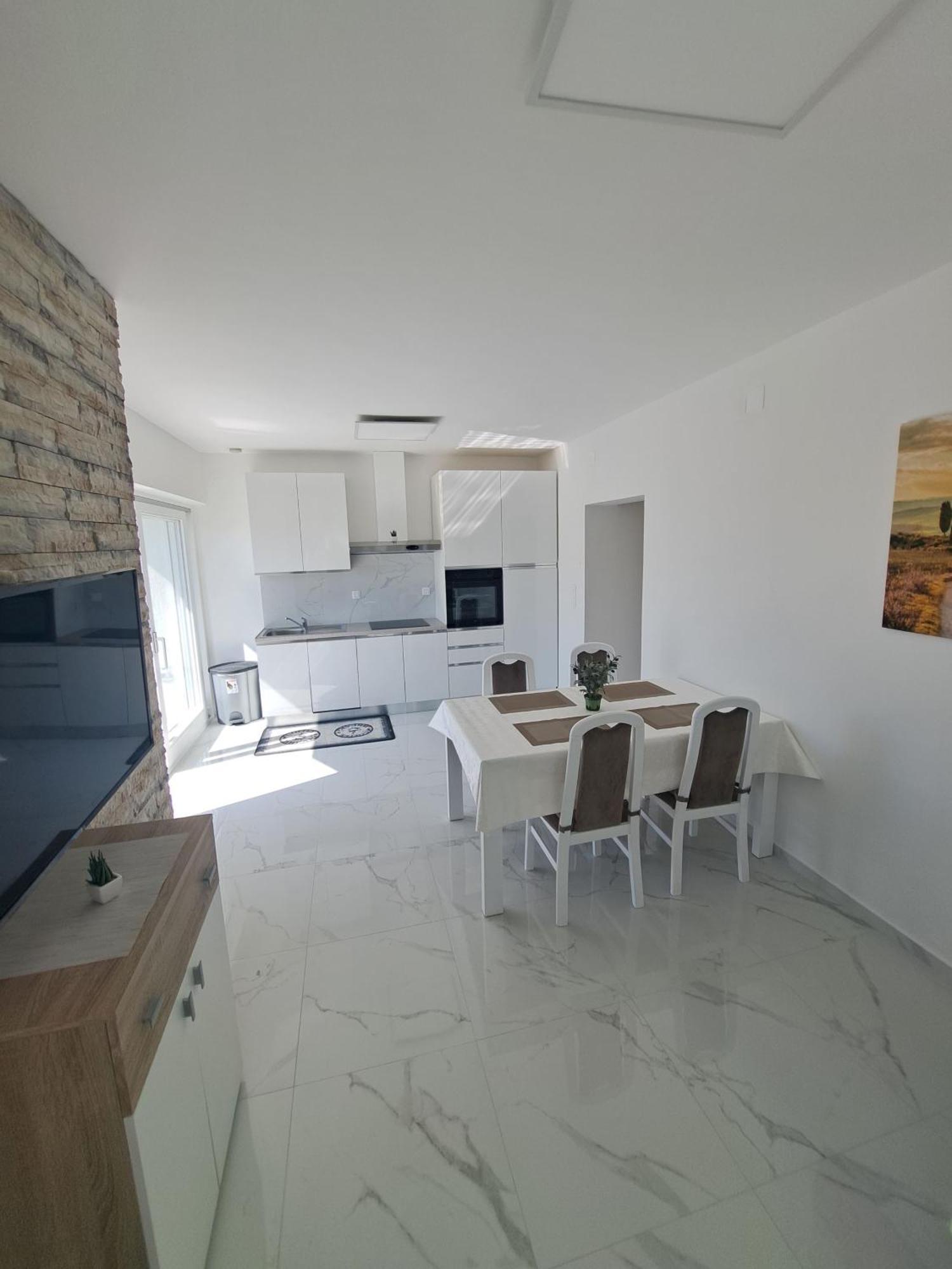 Apartmani Totic Малинска Экстерьер фото