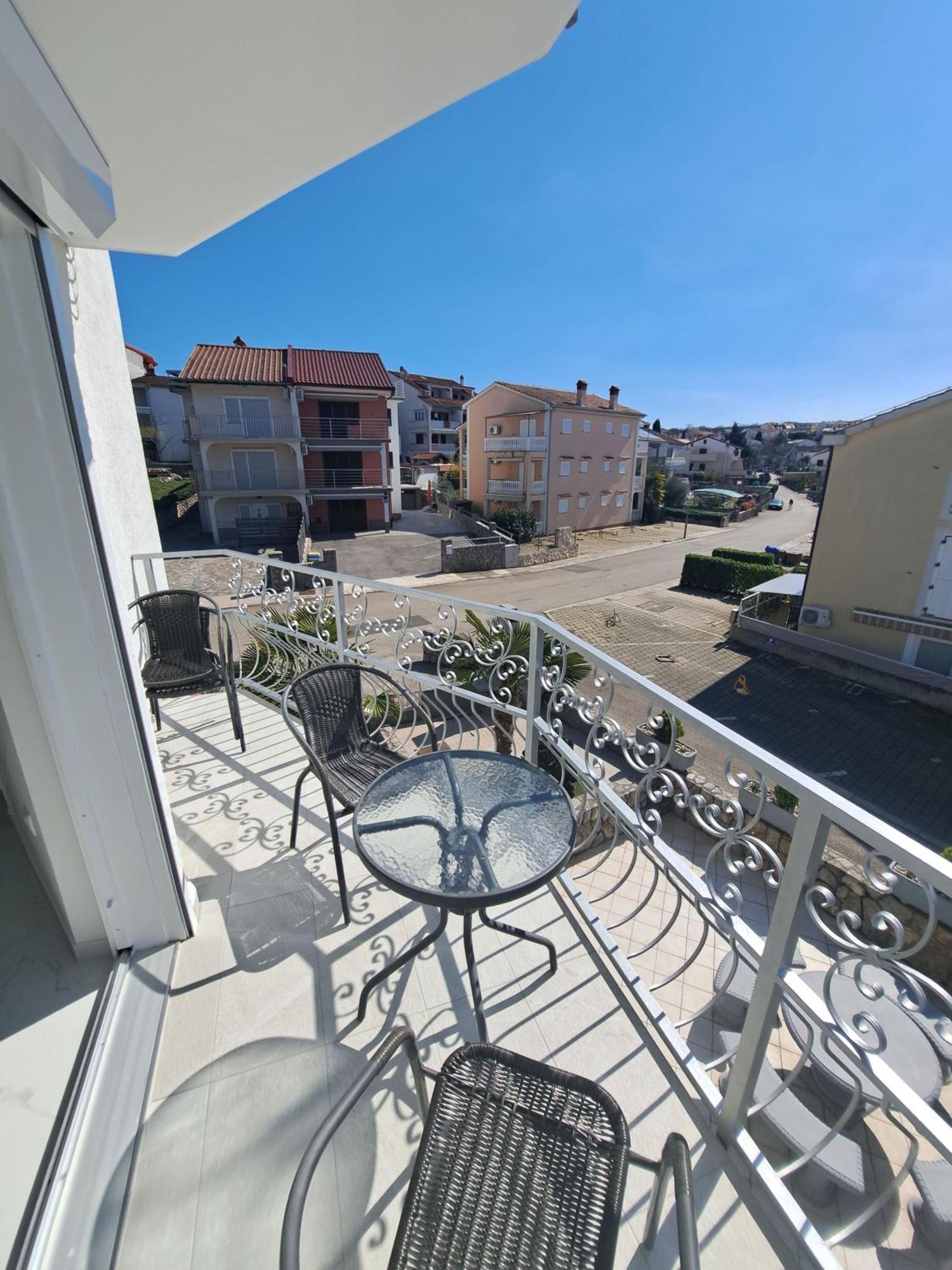 Apartmani Totic Малинска Экстерьер фото