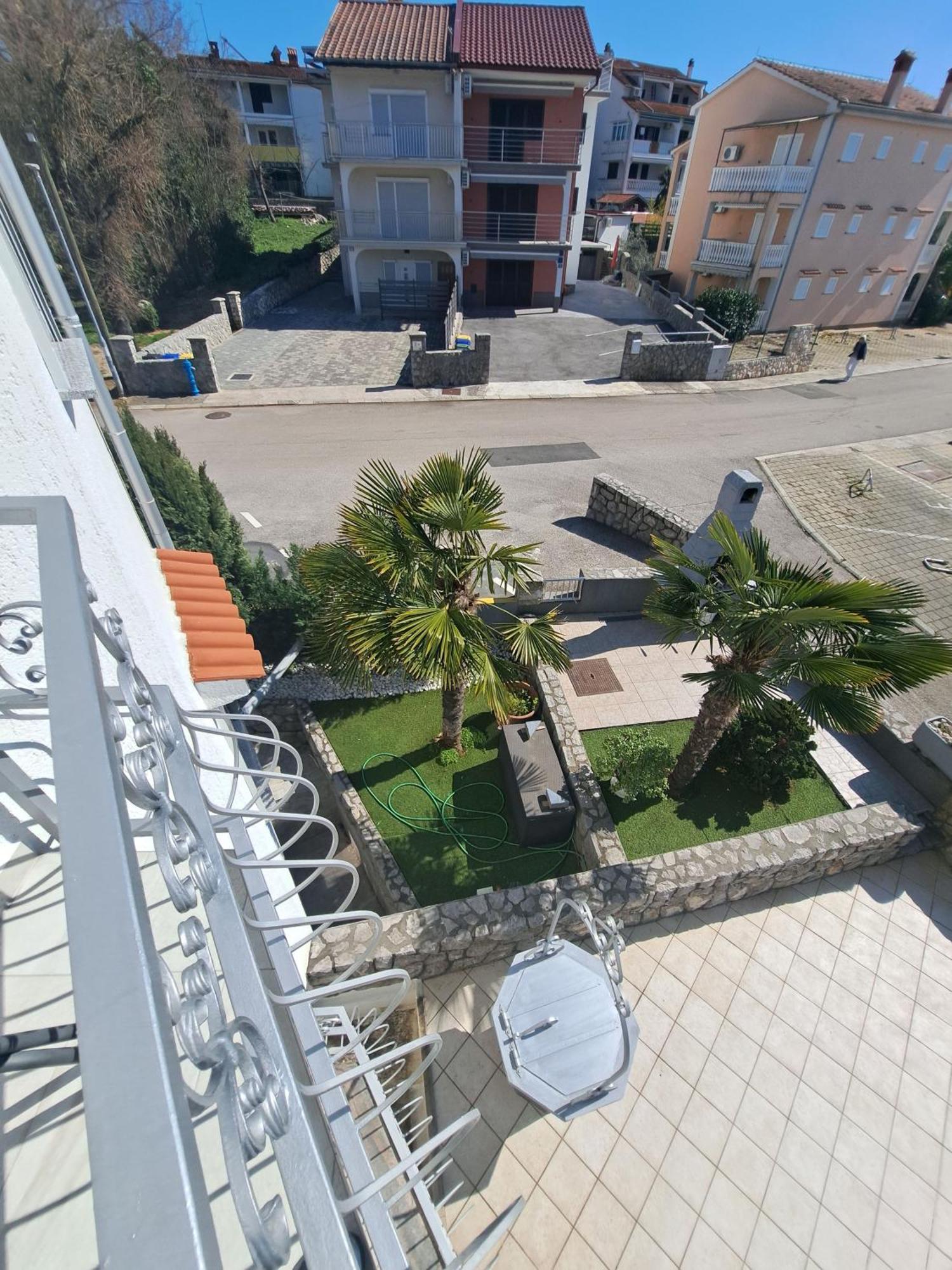 Apartmani Totic Малинска Экстерьер фото