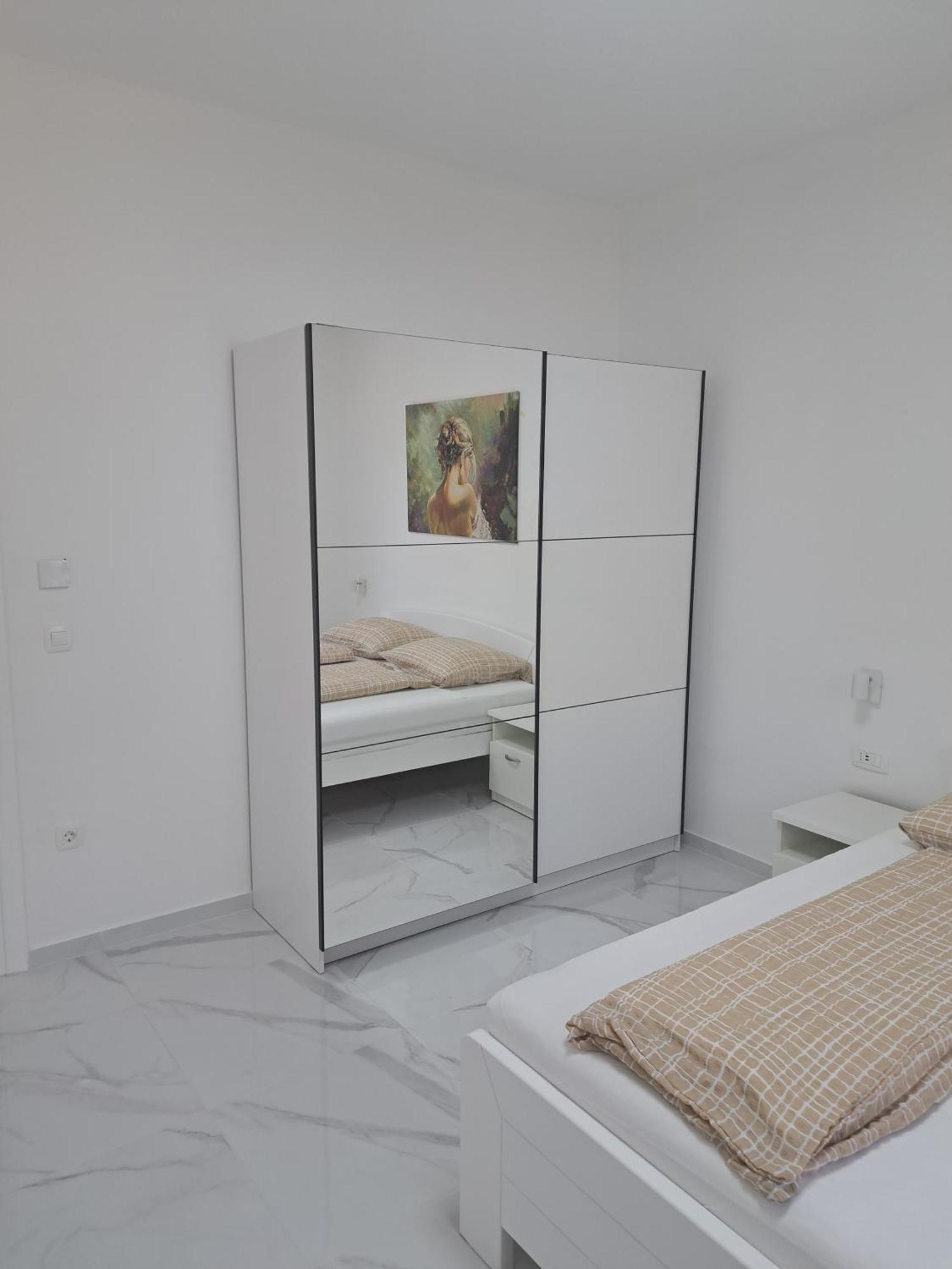 Apartmani Totic Малинска Экстерьер фото