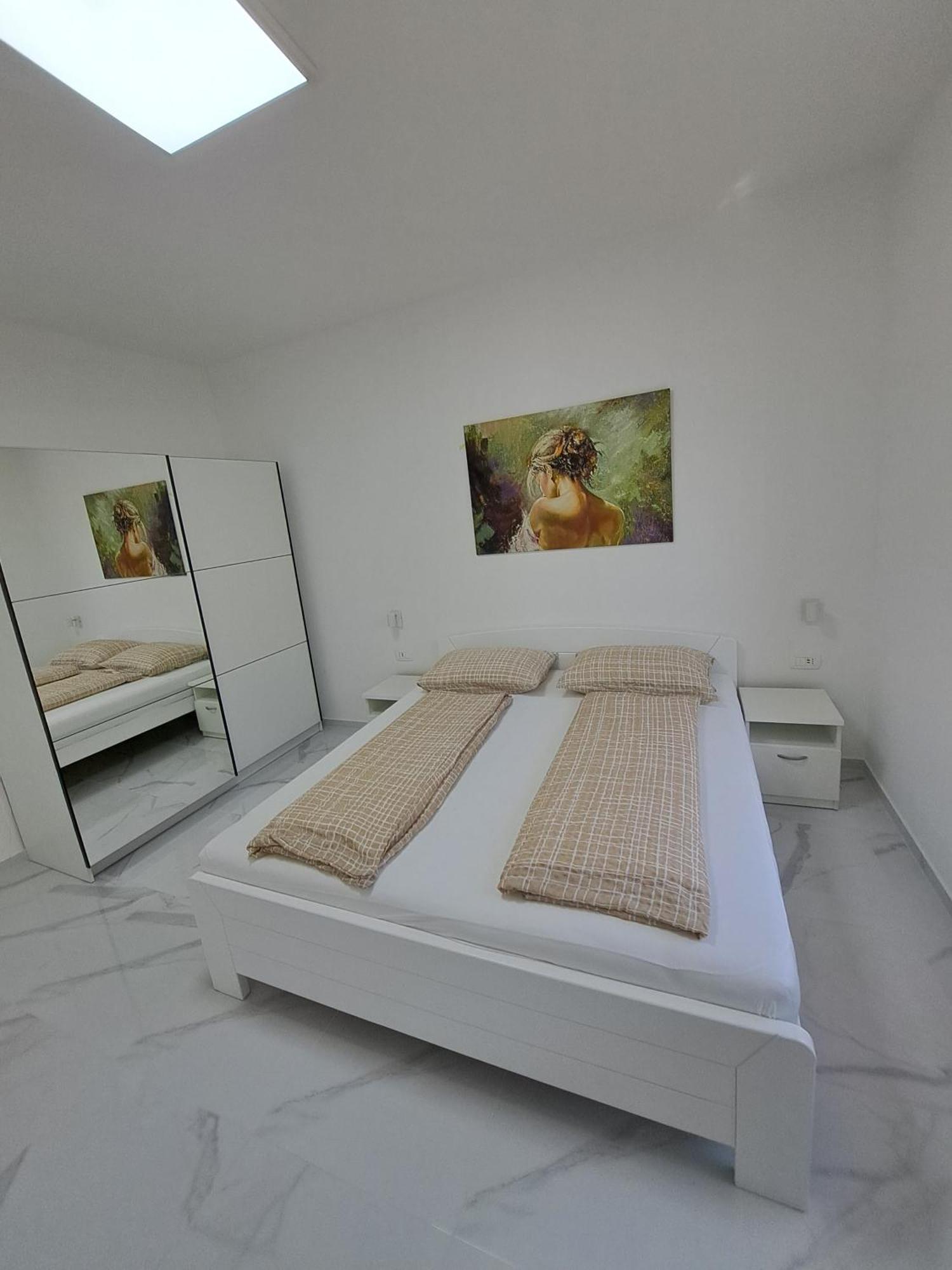 Apartmani Totic Малинска Экстерьер фото